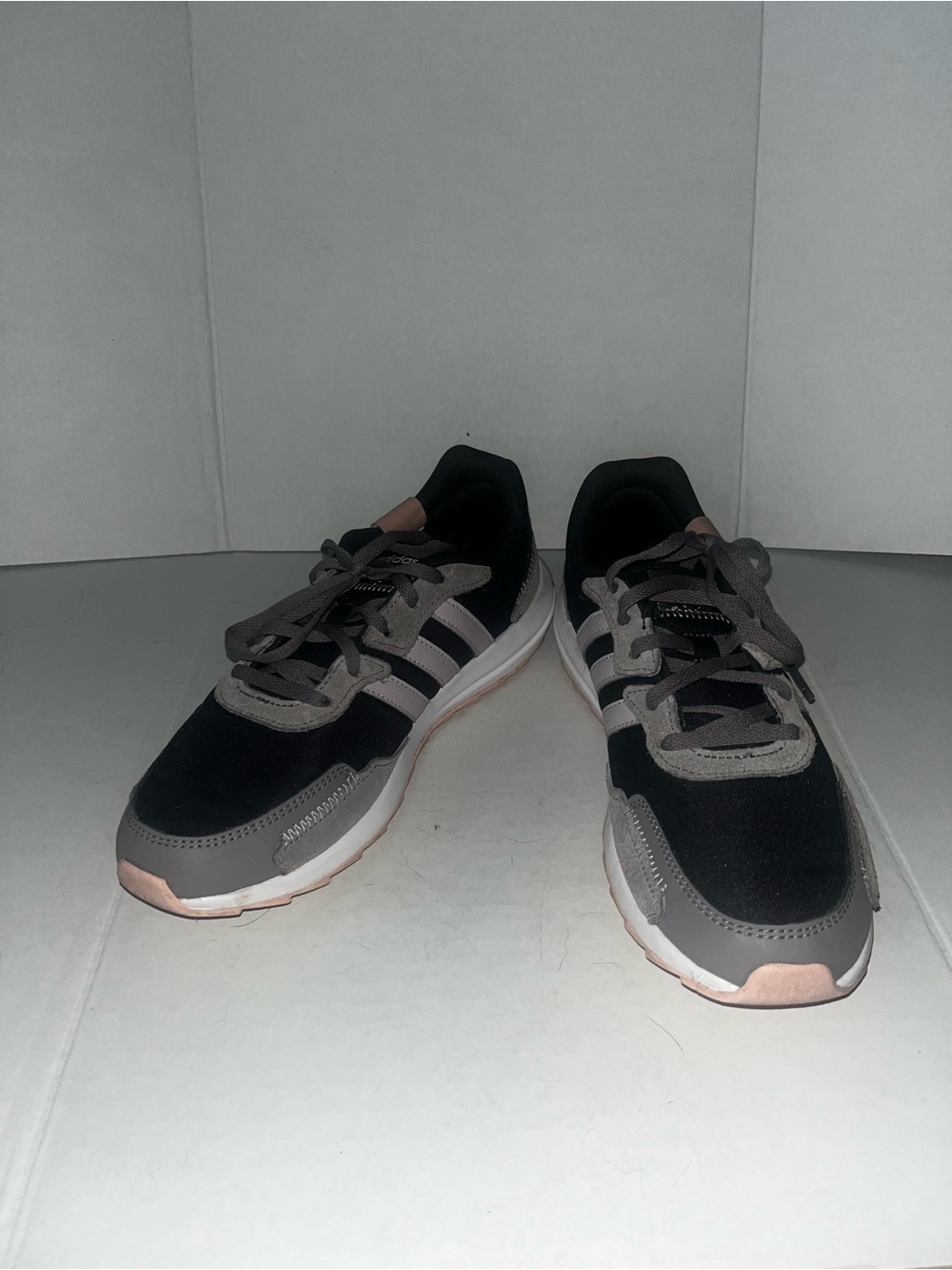 adidas Retrorun Women’s Sneakers Size 7.5 Black Grey Pink